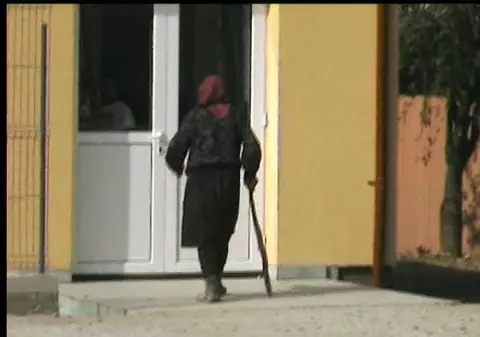 La 81 de ani, o bătrână oarbă e executată silit