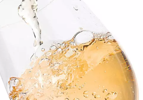 Atenţie petrecăreţi! ”Cocteilul morţii” te lasă fără stomac 