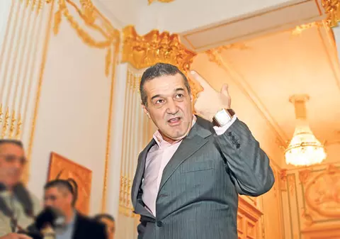 Becali, despre şantajul la adresa lui Reghecampf: "I-am spus, te ameninţă, du-te şi fă reclamaţie la poliţie" 