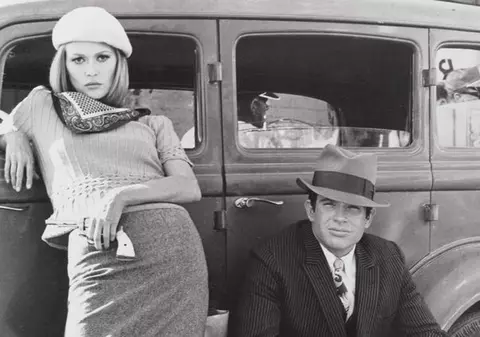 Pistoalele unui celebru cuplu de BANDIȚI, scoase la licitație. SUMA COLOSALĂ cu care s-au vândut