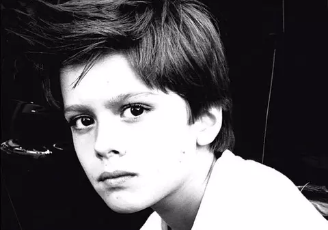 Ce ARĂTOS e puştiul ăsta! Tatăl său e unul dintre cei mai cunoscuţi români în lume, iar mama sa este una dintre cele mai frumoase românce