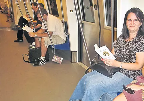 Românii nu pun mâna pe cărţi