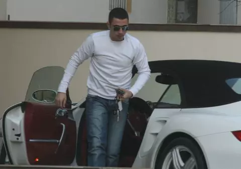 Fiul vitreg al Elenei Udrea îl dă în judecată pe poliţistul care l-a lăsat fără premis Alin Cocoş: Mi-a luat permisul de conducere fiindcă tatăl meu este Dorin Cocoş şi mama mea vitregă este Elena Udrea