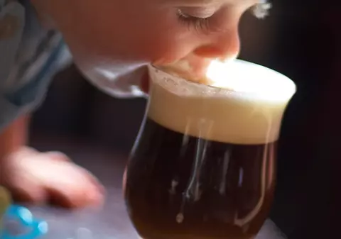 NEATENŢIA UNUI CHELNER a băgat un copil ÎN SPITAL! Vezi ce s-a întâmplat! 