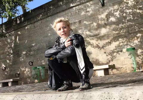 Laura Cosoi, într-o poziţie RUŞINOASĂ! | FOTO