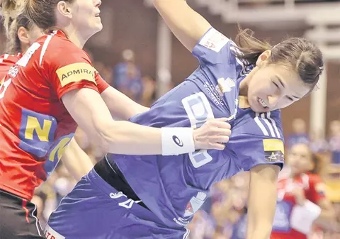 Atenţie la contactele fizice, Cristina Neagu!