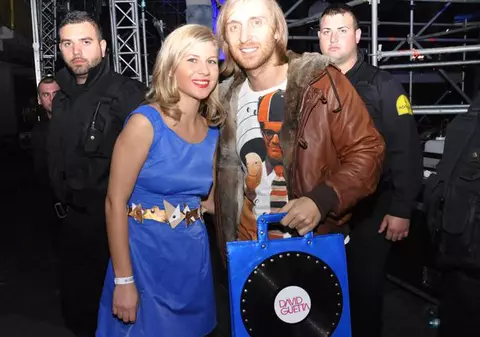David Guetta poartă genţile designerului Anca Irina Lefter