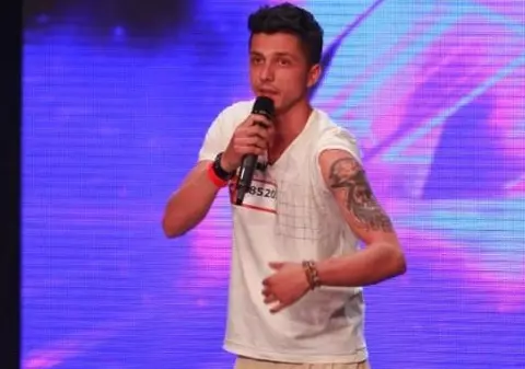 X Factor | El e tânărul care i-a impresionat pe juraţi. Vezi ce a spus el pe scenă