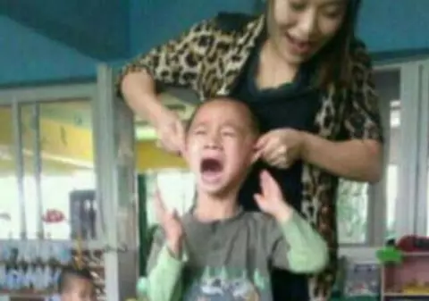 Cum se scuză o educatoare din Vrancea, care a fost filmată când își lovea elevii! VIDEO