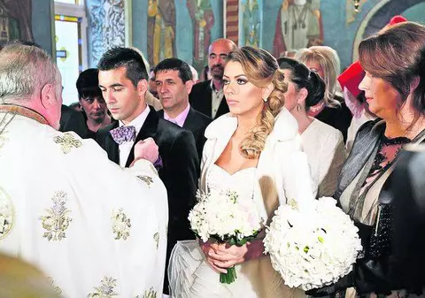 Elena Gheorghe o ÎNVAȚĂ pe sora ei ce să MĂNÂNCE ca să nu se îngrașe pe parcursul SARCINII