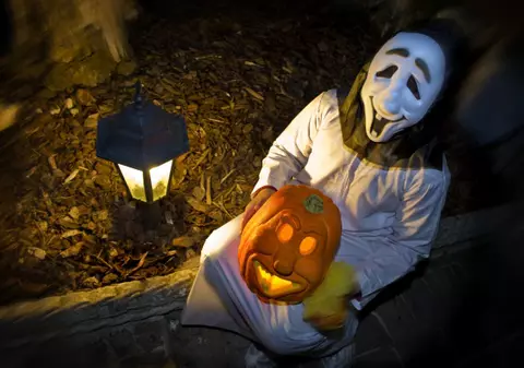 DECORAŢIUNI DE HALLOWEEN | Cum faci un felinar dintr-un dovleac?