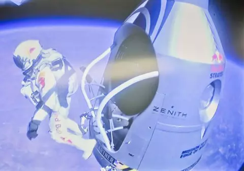 Cel mai bun FILM cu SALTUL din STRATOSFERĂ al lui Felix Baumgartner. CLIPE DE COŞMAR: E incredibil cum a rămas conştient VIDEO