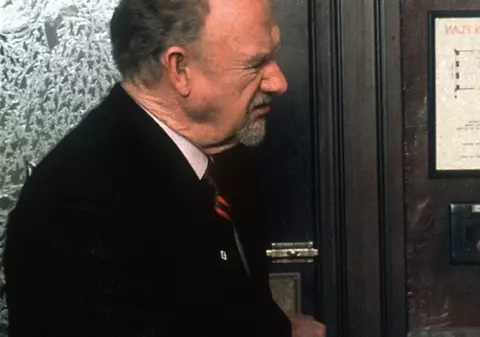 COMPORTAMENT REVOLTĂTOR în public al unui celebru actor de la Hollywood. A PĂLMUIT UN OM FĂRĂ ADĂPOST în plină stradă!