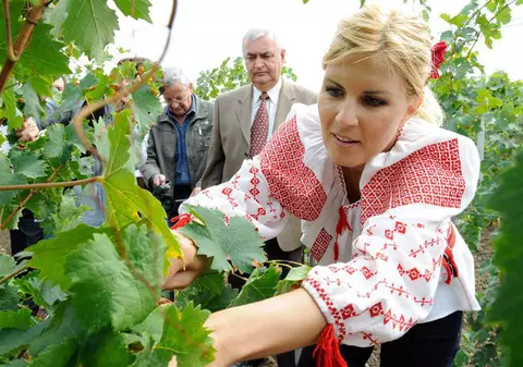 Elena Udrea, ÎN IPOSTAZE INCREDIBILE! Vezi fotografiile cu care a uimit România | FOTO INEDIT