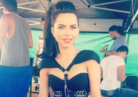 Inna, făcută praf de fani după ce a întârziat patru ore la un concert: "Urcă-te naibii într-un taxi"