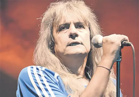 Veste minunată pentru fanii fostului vocalist de la Iris | Cristi Minculescu revine pe scenă în trupa «Harap-Alb»