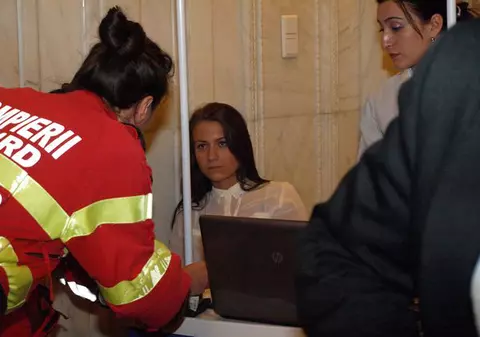 O femeie a leșinat de două ori la Congresul PPE de la Palatul Parlamentului
