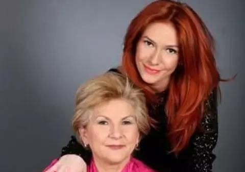 Iată ce urare EMOŢIONANTĂ i-a făcut Adela Popescu mamei cu ocazia zilei de naştere a acesteia!