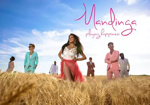 "Playing happiness", alături de Mandinga