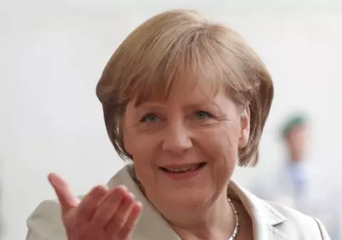 Merkel îi aduce elogii lui Băse: "Preşedintelui României nu i-a fost niciodată frică să se gândească la viitor"