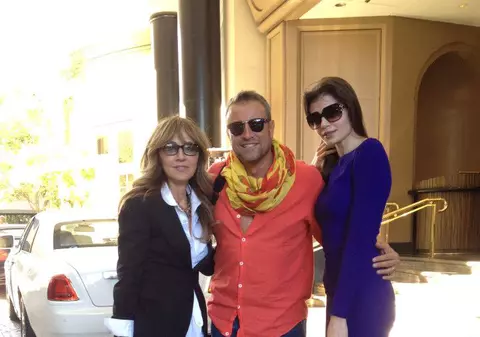 Monica Gabor, NEDESPĂRŢITĂ de geanta ei roz Hermes, care COSTĂ CÂT O GARSONIERĂ! 