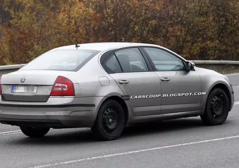 A treia generatie Skoda Octavia surprinsa de paparazzi