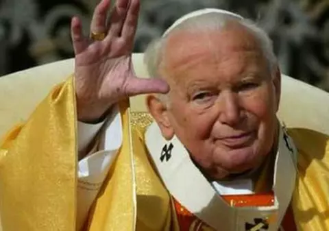 Sângele Papei Ioan Paul al II ajunge la Bucureşti 