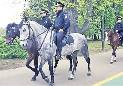 Revin PATRULELE CĂLARE în Capitală