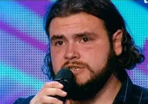 Un viitor preot face rap la X Factor! I-a cântat lui Cheloo din Paraziţii!