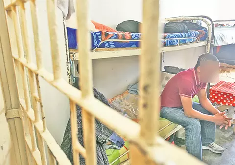 Deţinuţii cu bani ar putea fi cazaţi în puşcării private! 33.000 de delincvenţi se înghesuie acum în 41 de închisori