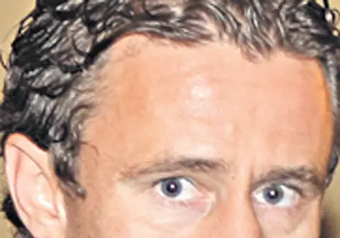 Fosta nevastă vrea mai mulți bani de la Laurențiu Reghecampf