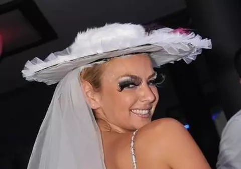 Roxana Ionescu, CERUTĂ ÎN CĂSĂTORIE: "A venit cu buletinul şi a zis: Hai la Starea civilă!"