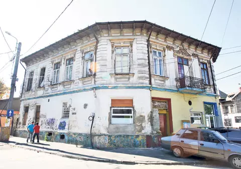 Ne scriu cititorii! Scrisoarea săptămânii: 'Copiii mei dorm pe saltele, într-o casă în care plouă'