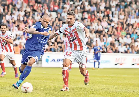 Mutu, luat la mişto! Nici măcar Alex Dupont, antrenorul lui Ajaccio, nu-l crede pe fotbalistul român