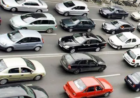 Legea privind suspendarea taxei de poluare pentru maşinile mai vechi de 2007, publicată în Monitorul Oficial