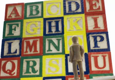 TEST de LIMBA ROMÂNĂ. 10 întrebări pentru CEI care NU au făcut şcoala degeaba