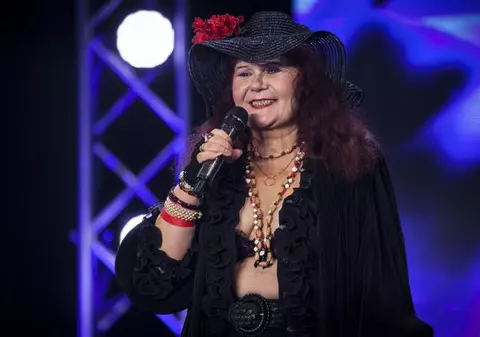 Căsnicia lui Băsescu, în pericol? O concurentă de la X Factor vrea să se mărite cu președintele. MOTIVUL e ULUITOR!