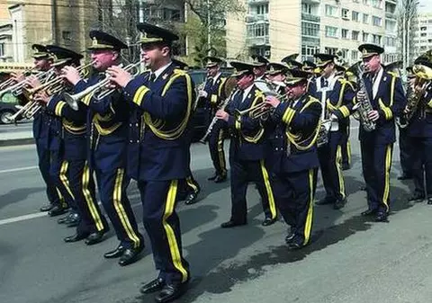 Ziua Armatei Române, sărbătorită în Parcul Izvor. Ce putem vedea acolo
