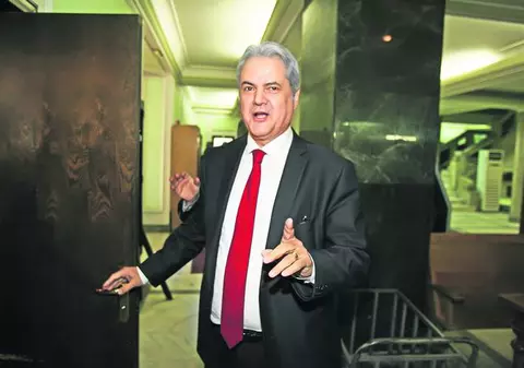 Adrian Năstase e pe cai mari la Jilava. Puşcăriaşii îi spun «domnul preşedinte»