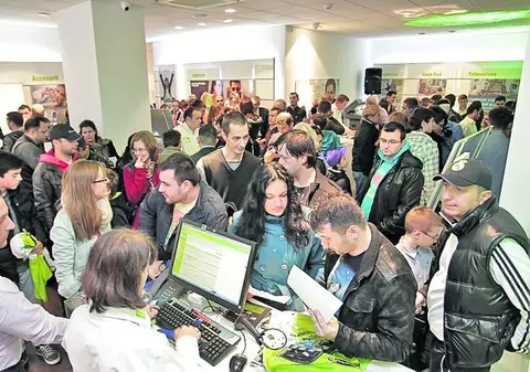 Buluc la lansarea iPhone 5 în România