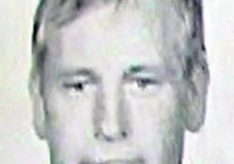 Fiul bărbatului ucis de patru angajaţi SRI vrea să dea instituţia în judecată: «El este mort şi ei trimit o scrisoare»