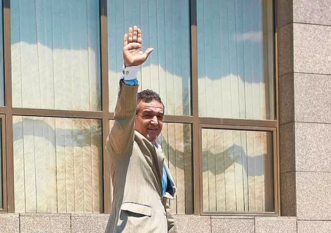 I-a lăsat baltă | Patronul Stelei, Gigi Becali, nu a însoţit echipa în deplasarea din Norvegia 