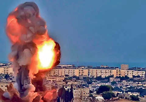 Zeci de morţi în conflictul din Fâşia Gaza