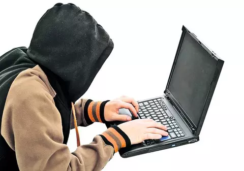 Bătrânii, prada fraudelor pe internet