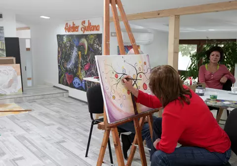 Ei fac bani de pe urma angajaţilor stresaţi