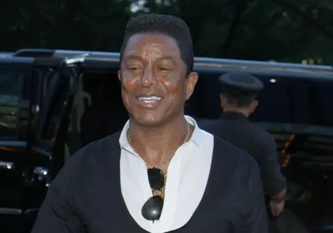 S-a SĂTURAT de povara CELEBRITĂŢII! Fratele mai mare al lui lui Michael Jackson, Jermaine, a depus documntele pentru a-şi SCHIMBA NUMELE!