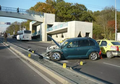 Accident pe DN1. Cinci maşini s-au tamponat