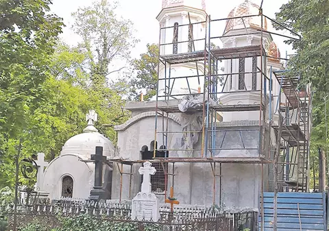 Uite cel mai înalt cavou din Bellu