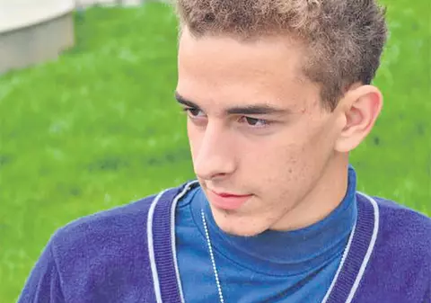 Andrei e paralizat de la gât în jos