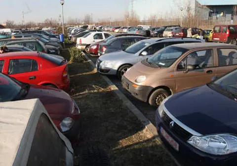 N-ai să crezi cât COSTĂ  maşinile astea făcute pentru indieni!